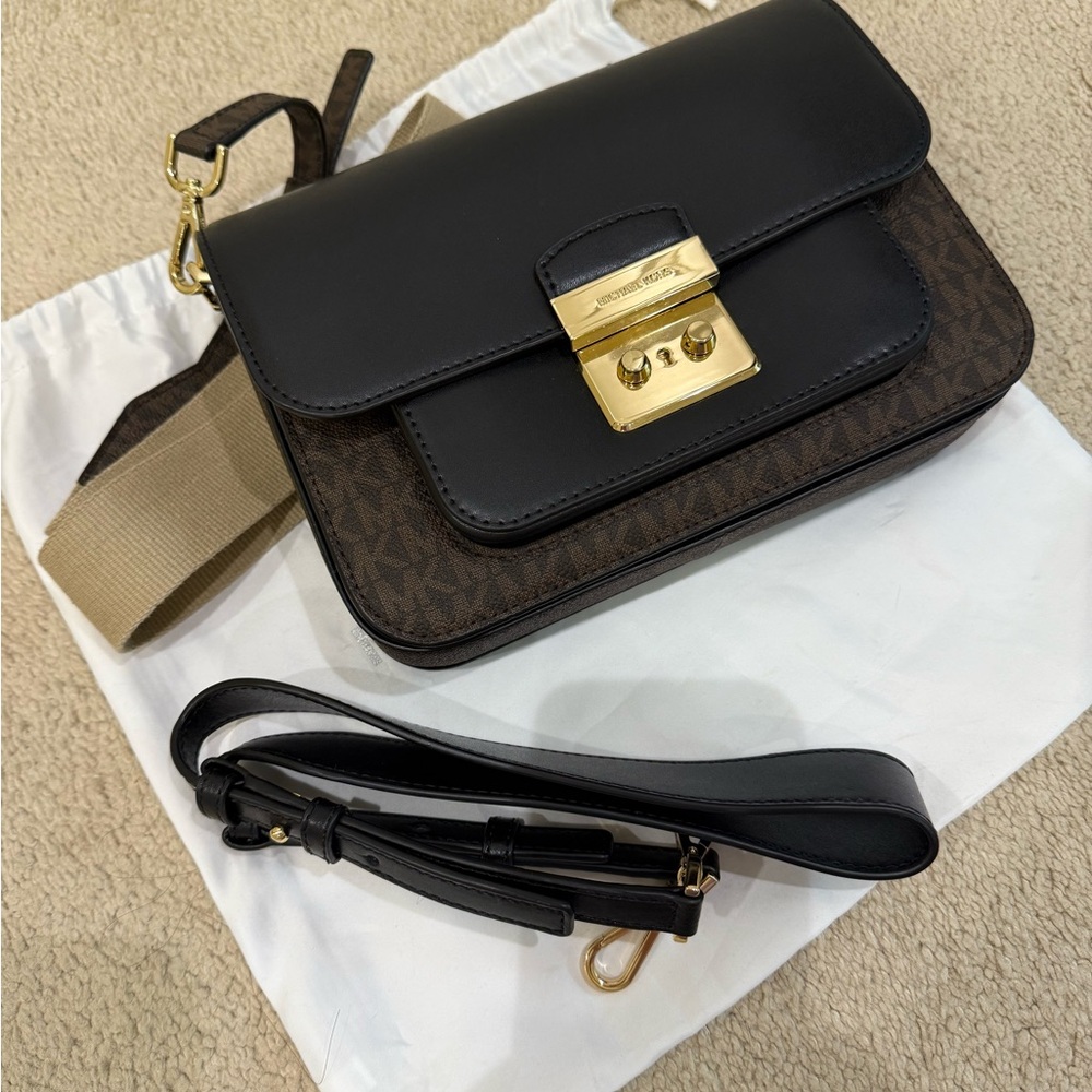 MICHAEL Michael Kors Black and Brown Crossbody Bag with Gold Clasp